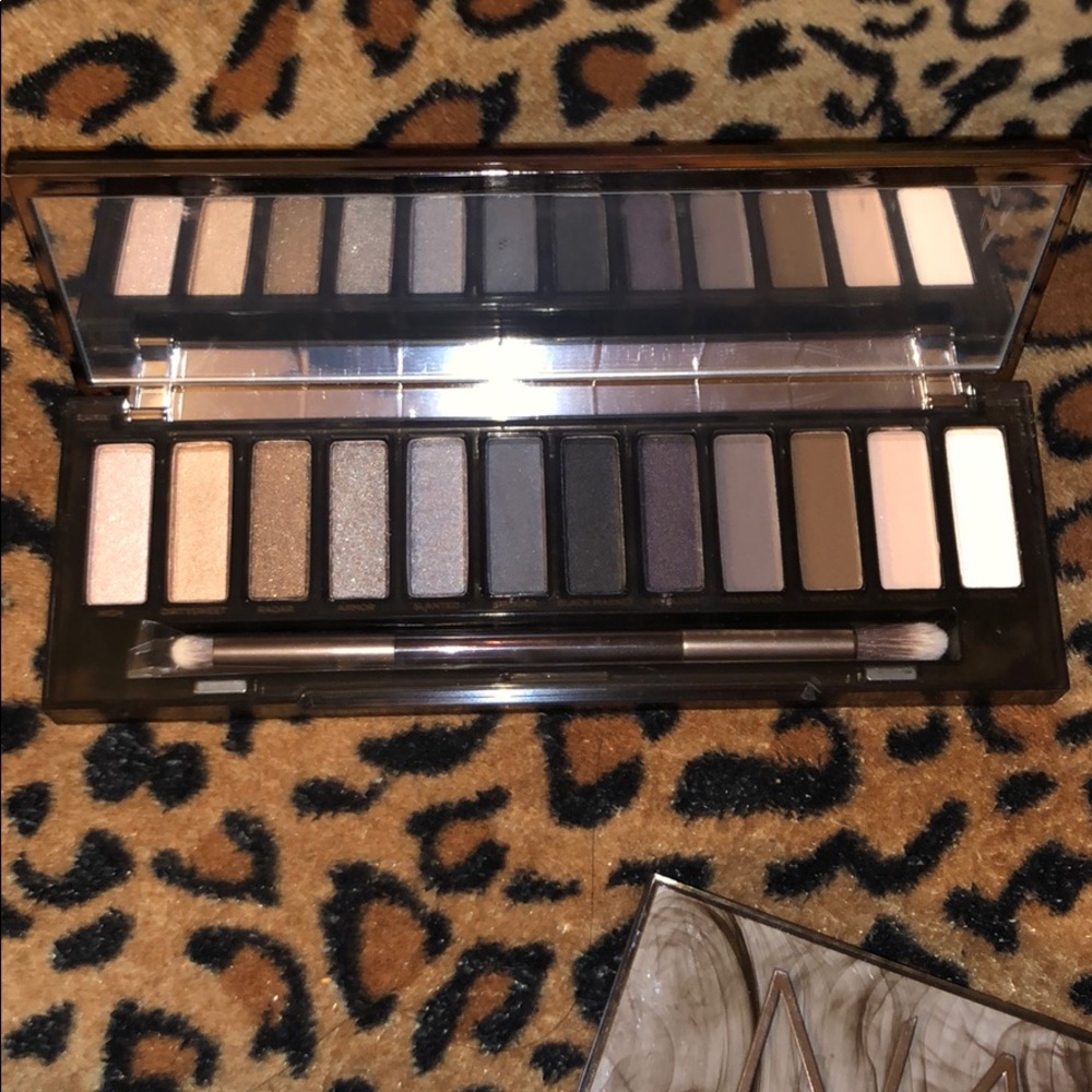 Naked UD pallete